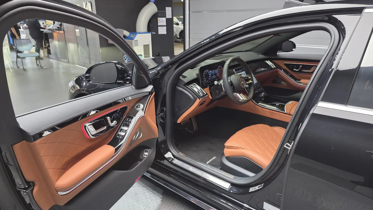 Mercedes-Benz S-Class interior detail