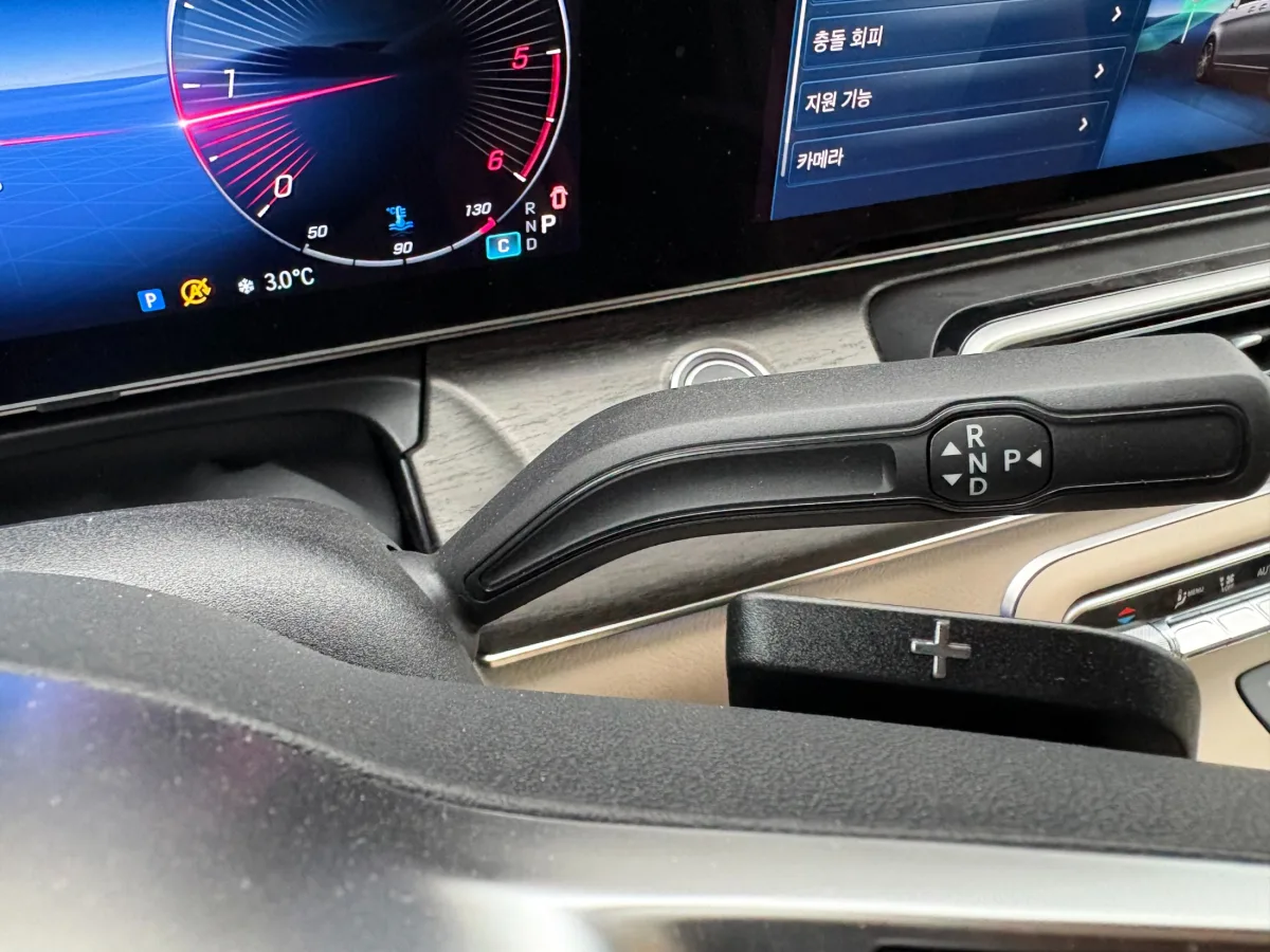 Mercedes-Benz V-Class interior detail