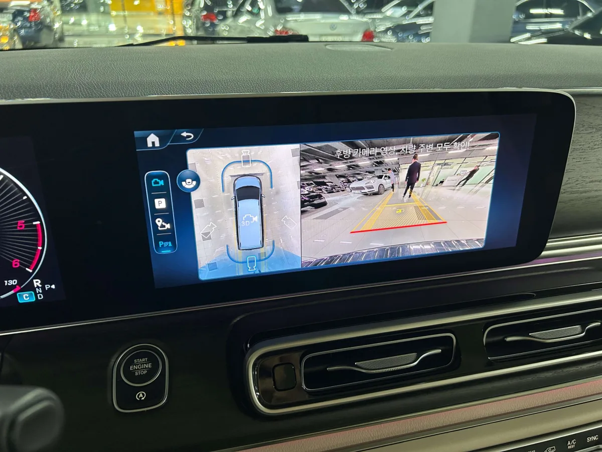 Mercedes-Benz V-Class interior detail