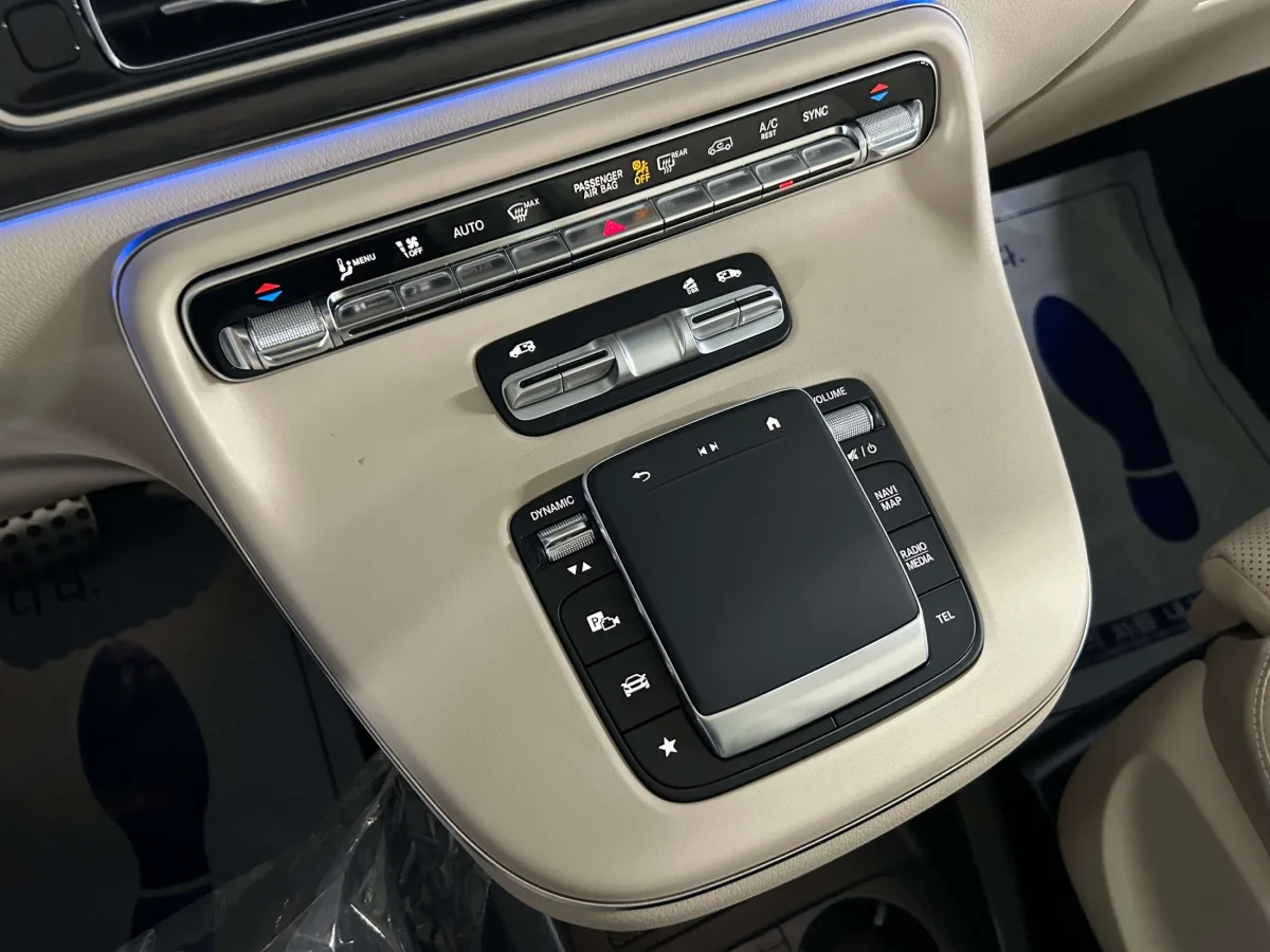 Mercedes-Benz V-Class interior detail