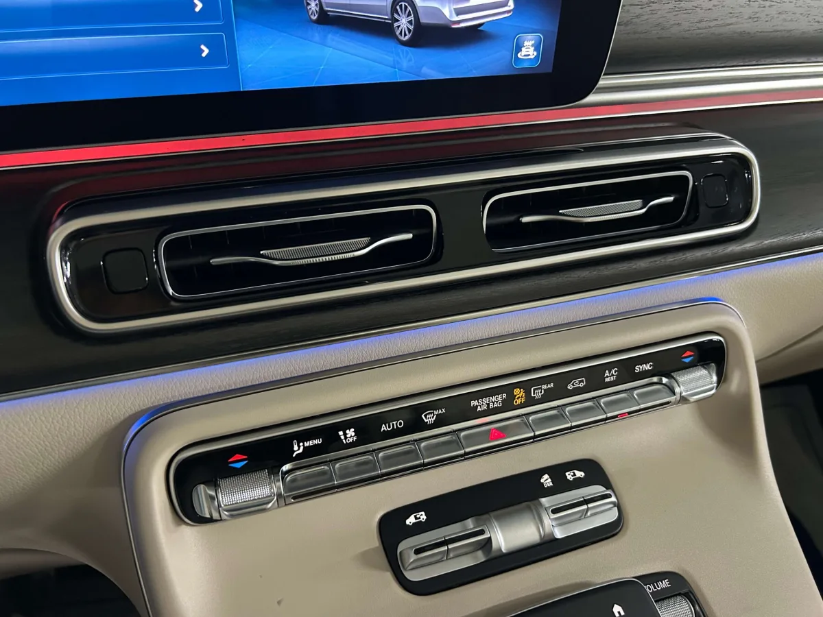 Mercedes-Benz V-Class interior detail