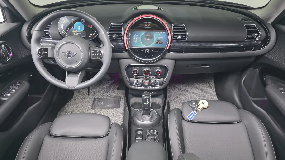 MINI Clubman interior detail
