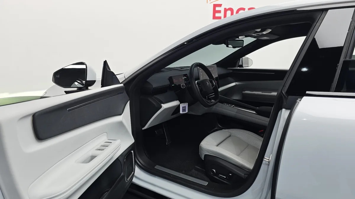 Polestar Polestar 4 interior detail