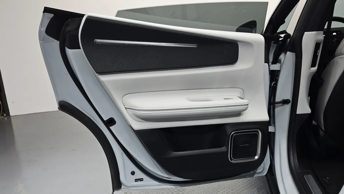 Polestar Polestar 4 interior detail