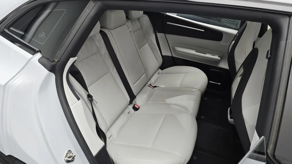 Polestar Polestar 4 interior detail