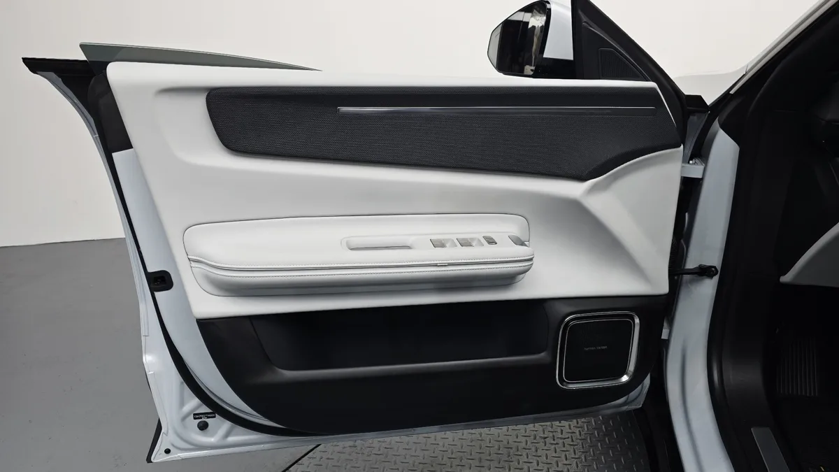 Polestar Polestar 4 interior detail