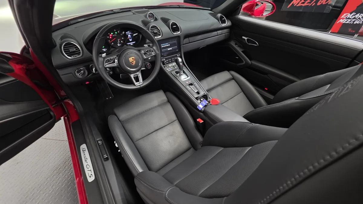 Porsche 718 interior detail