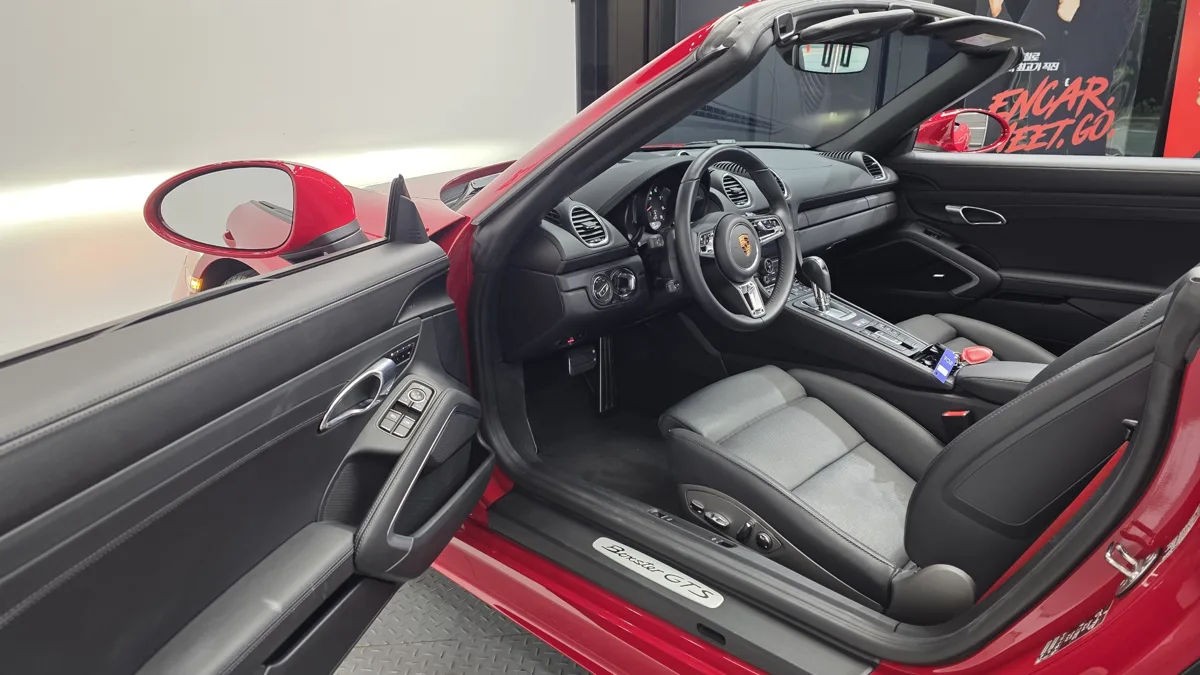 Porsche 718 interior detail