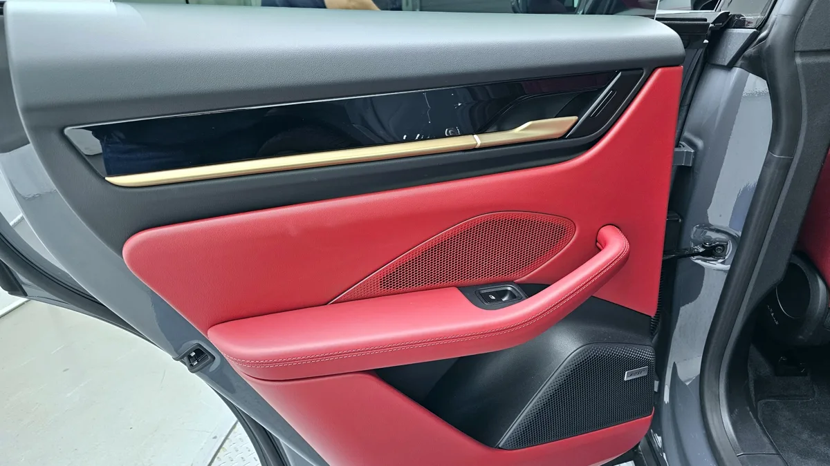 Porsche Macan interior detail