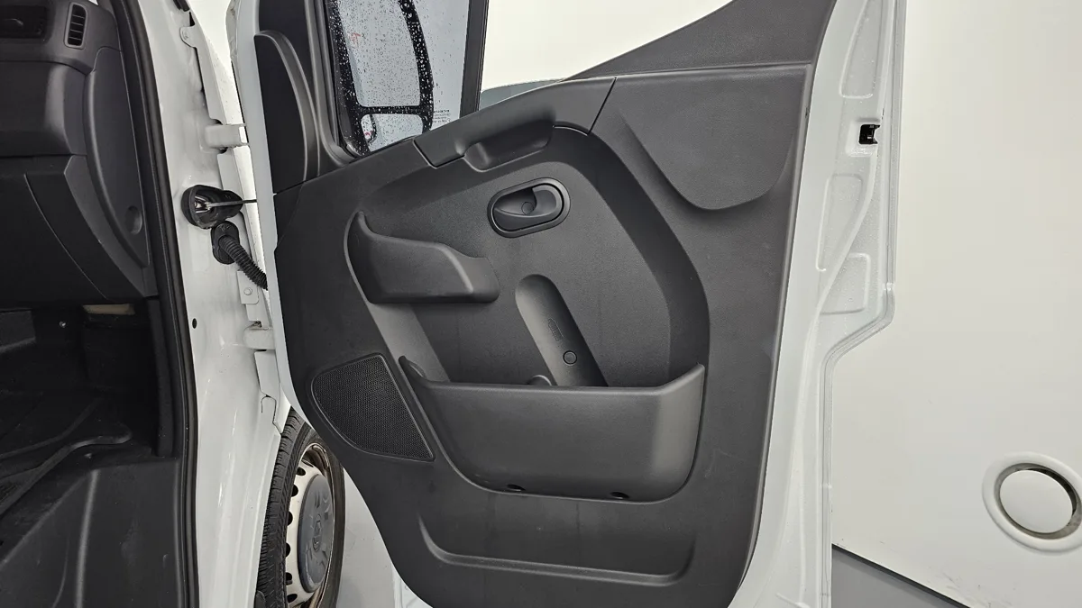 Renault Korea (Samsung) Master interior detail