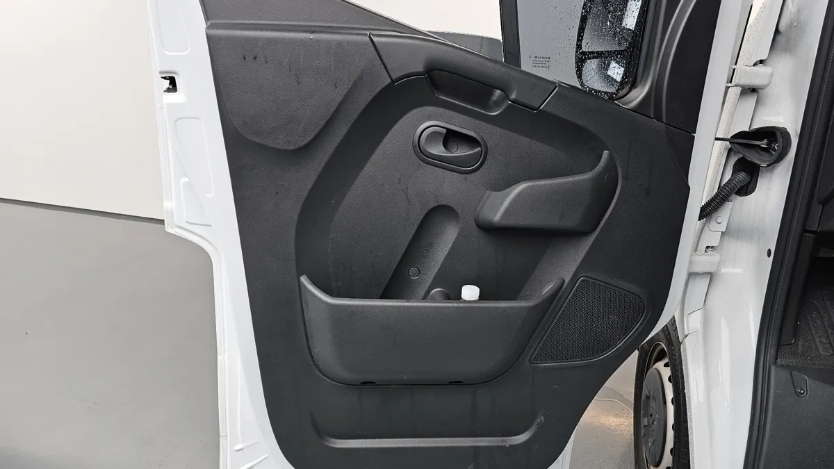 Renault Korea (Samsung) Master interior detail