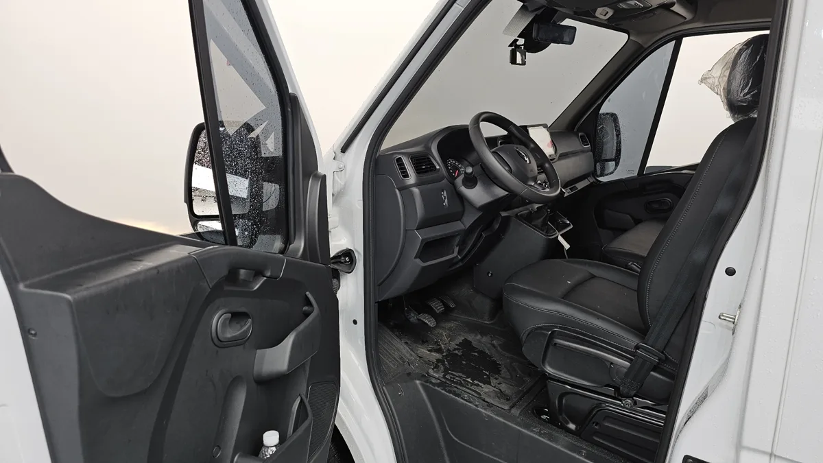 Renault Korea (Samsung) Master interior detail