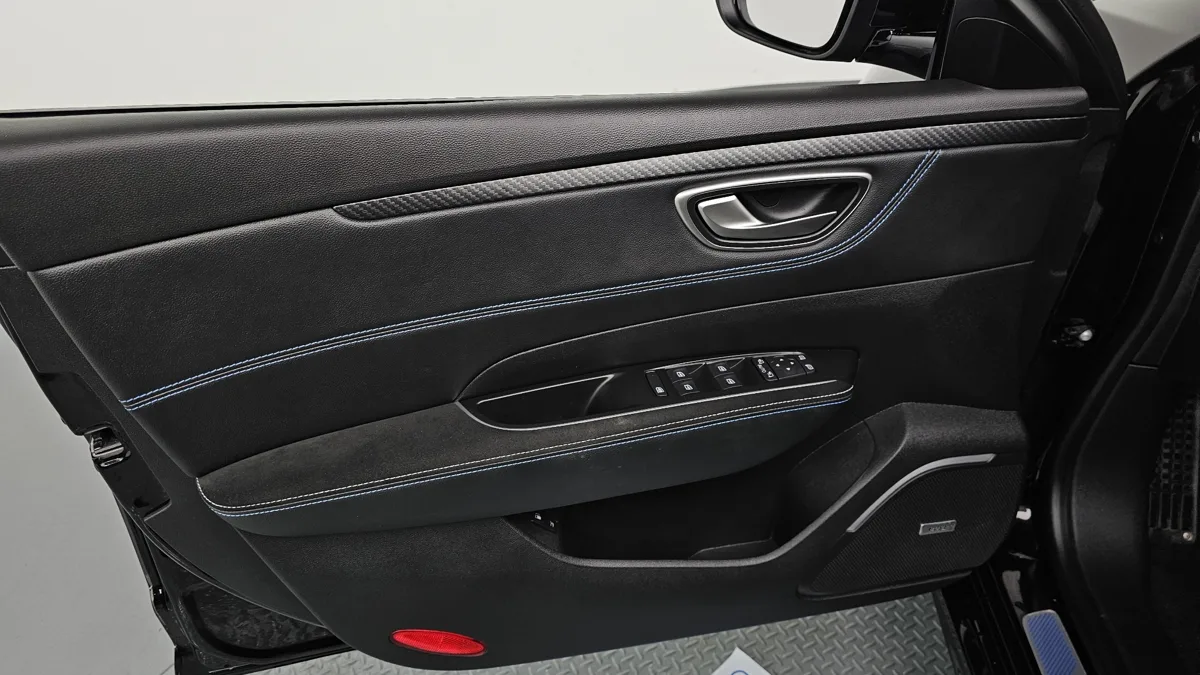 Renault Korea (Samsung) Talisman (SM6) interior detail
