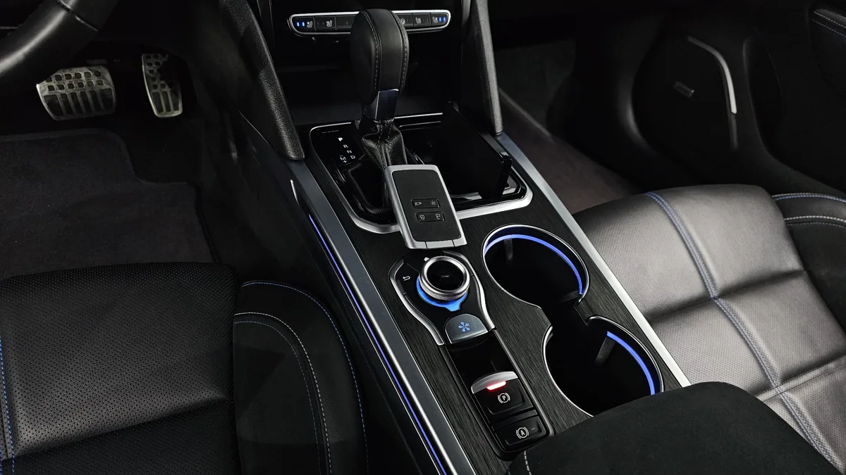 Renault Korea (Samsung) Talisman (SM6) interior detail