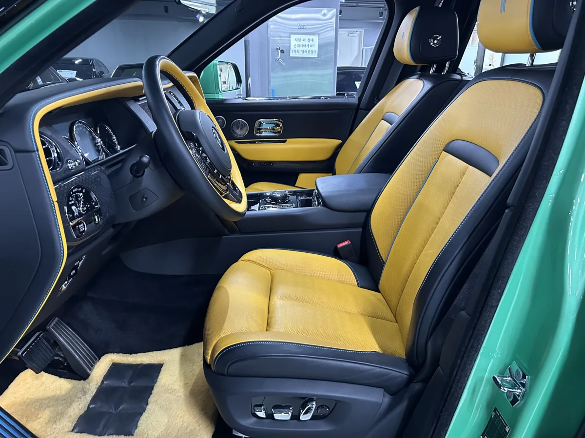 Rolls-Royce Cullinan interior detail