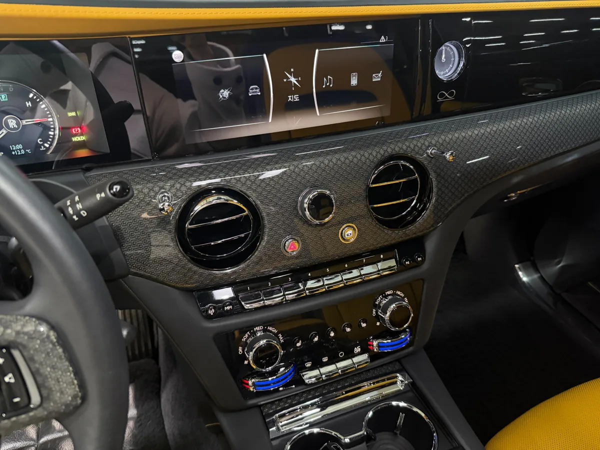 Rolls-Royce Ghost interior detail