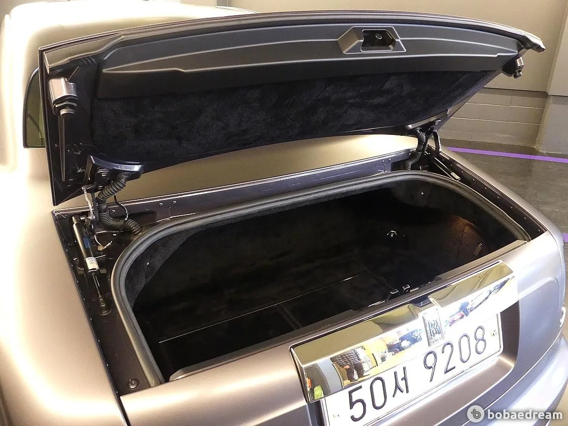 Rolls-Royce Phantom interior detail