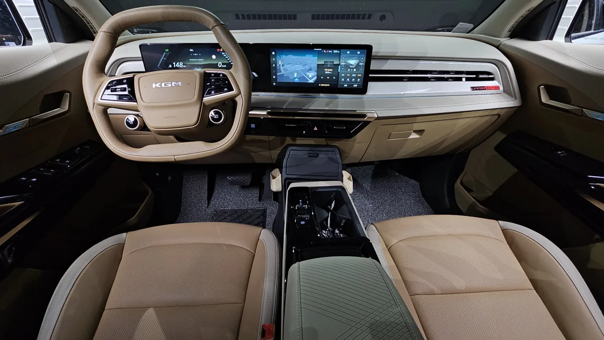 KG Mobility (SsangYong) Actyon interior detail