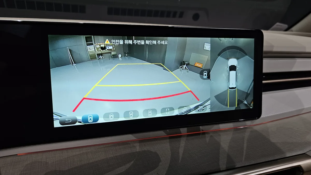 KG Mobility (SsangYong) Actyon interior detail