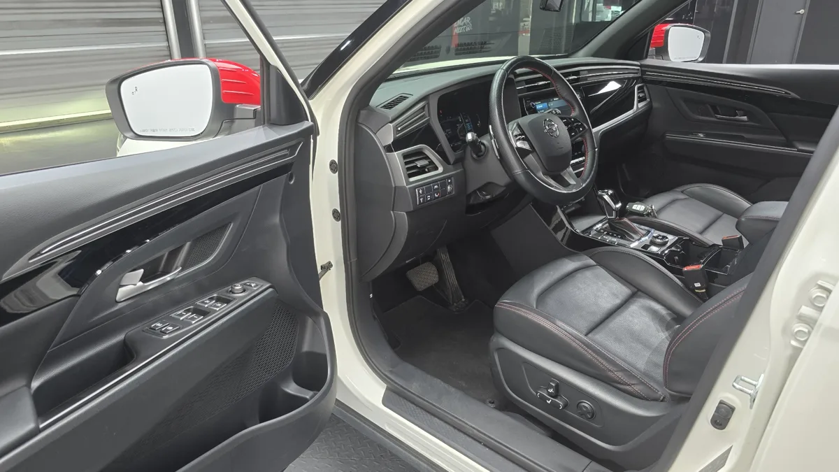 KG Mobility (SsangYong) Korando interior detail