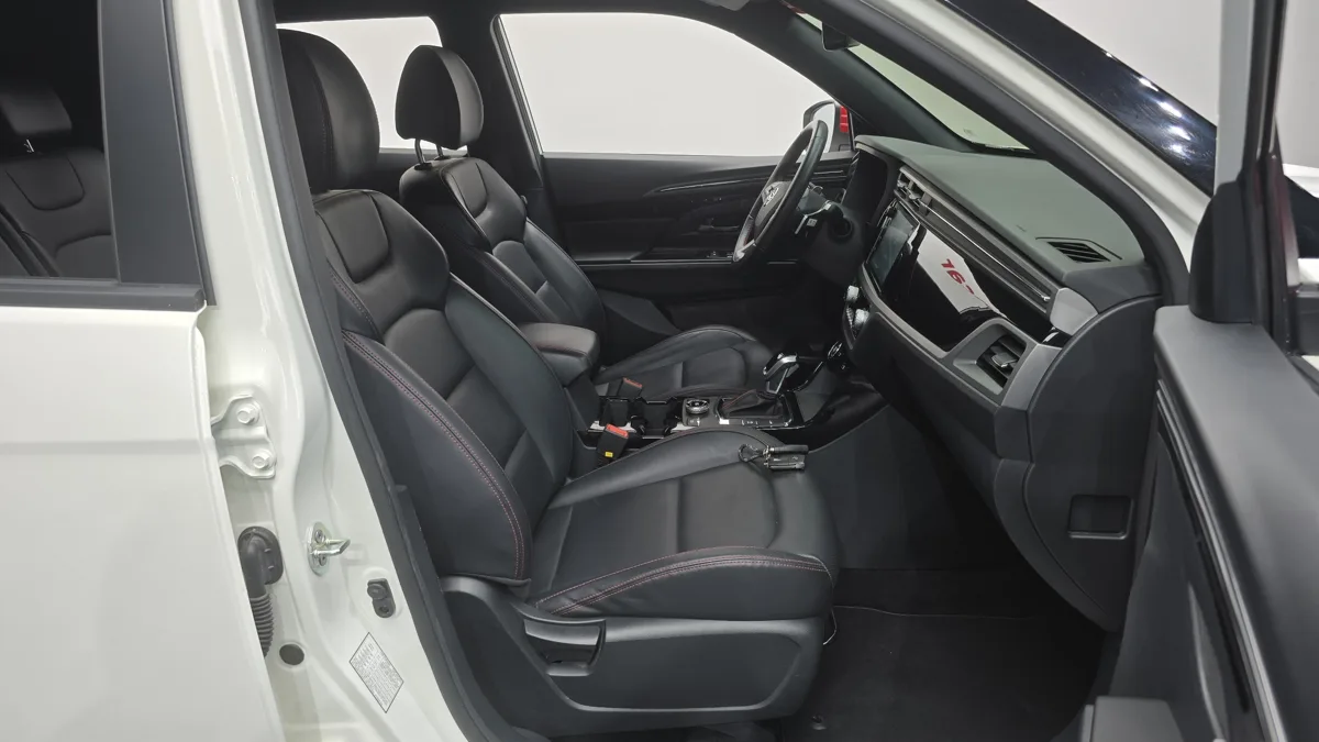 KG Mobility (SsangYong) Korando interior detail