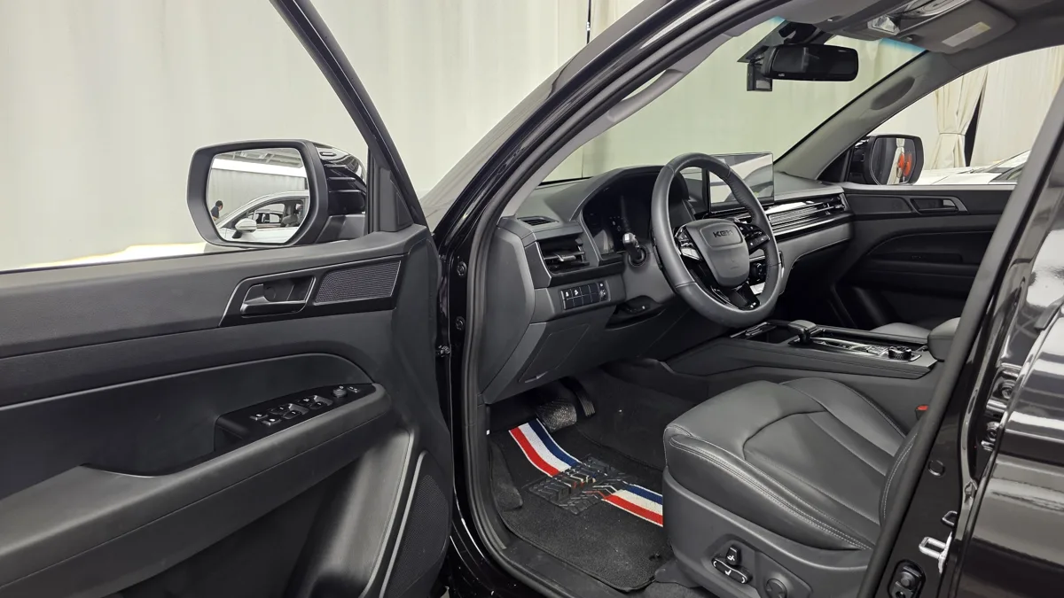 KG Mobility (SsangYong) Musso interior detail