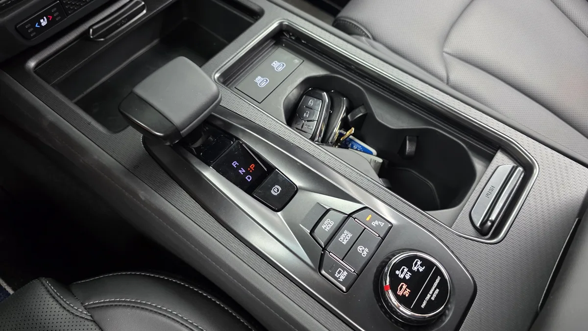 KG Mobility (SsangYong) Musso interior detail