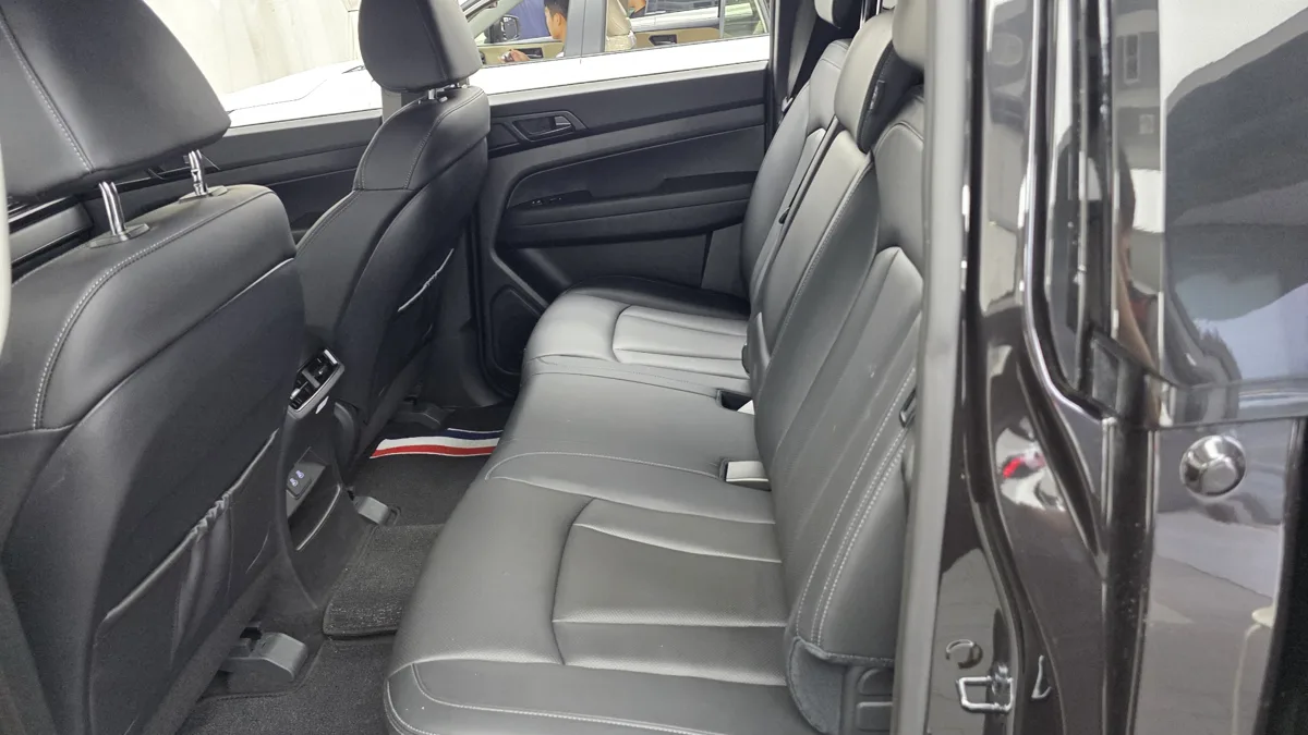 KG Mobility (SsangYong) Musso interior detail