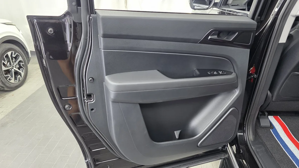 KG Mobility (SsangYong) Musso interior detail