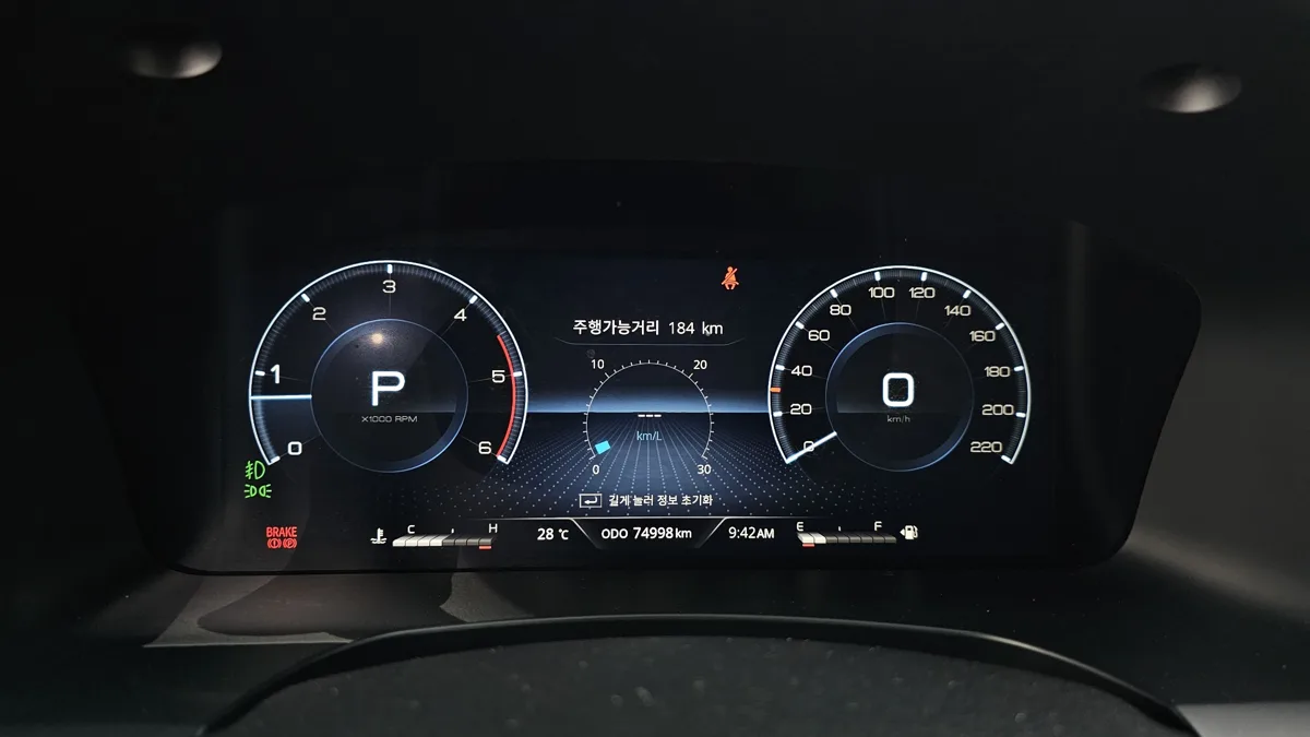KG Mobility (SsangYong) Rexton interior detail