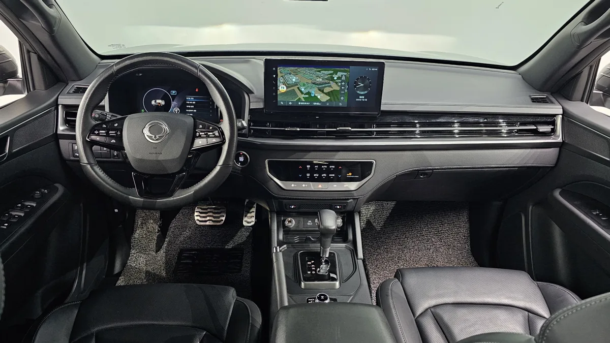 KG Mobility (SsangYong) Rexton interior detail