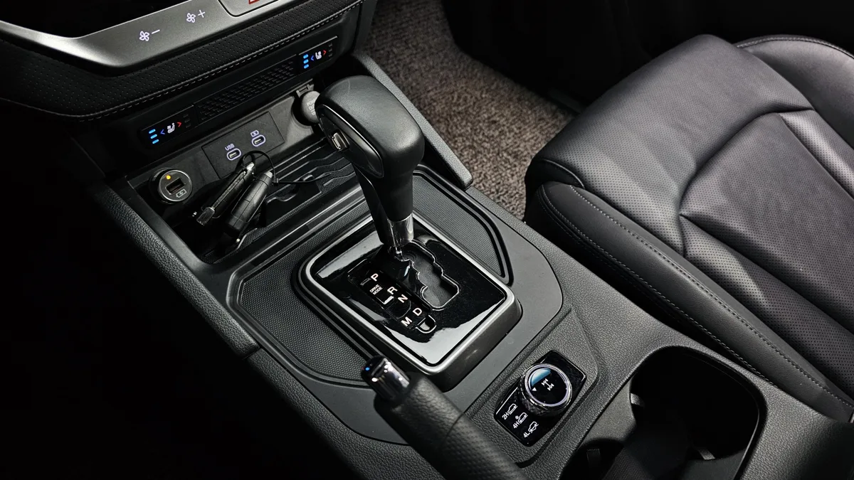 KG Mobility (SsangYong) Rexton interior detail