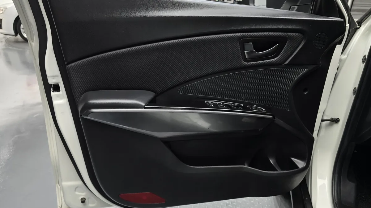 KG Mobility (SsangYong) Tivoli interior detail