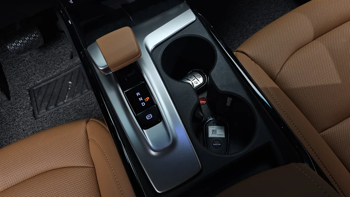 KG Mobility (SsangYong) Torres interior detail