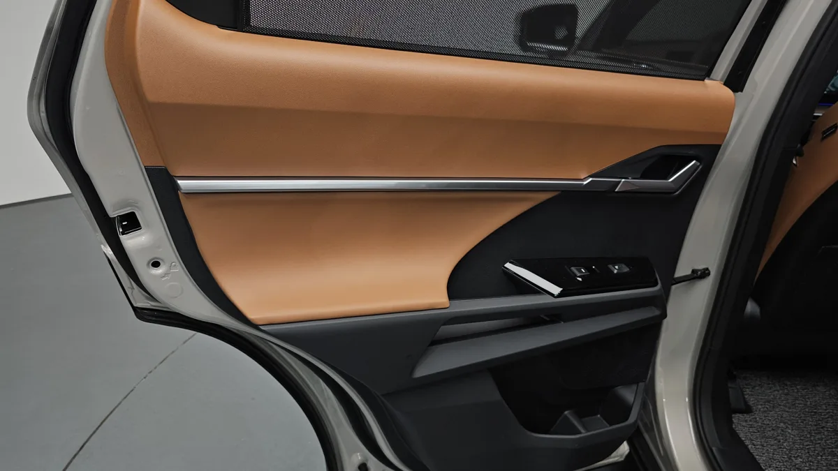 KG Mobility (SsangYong) Torres interior detail