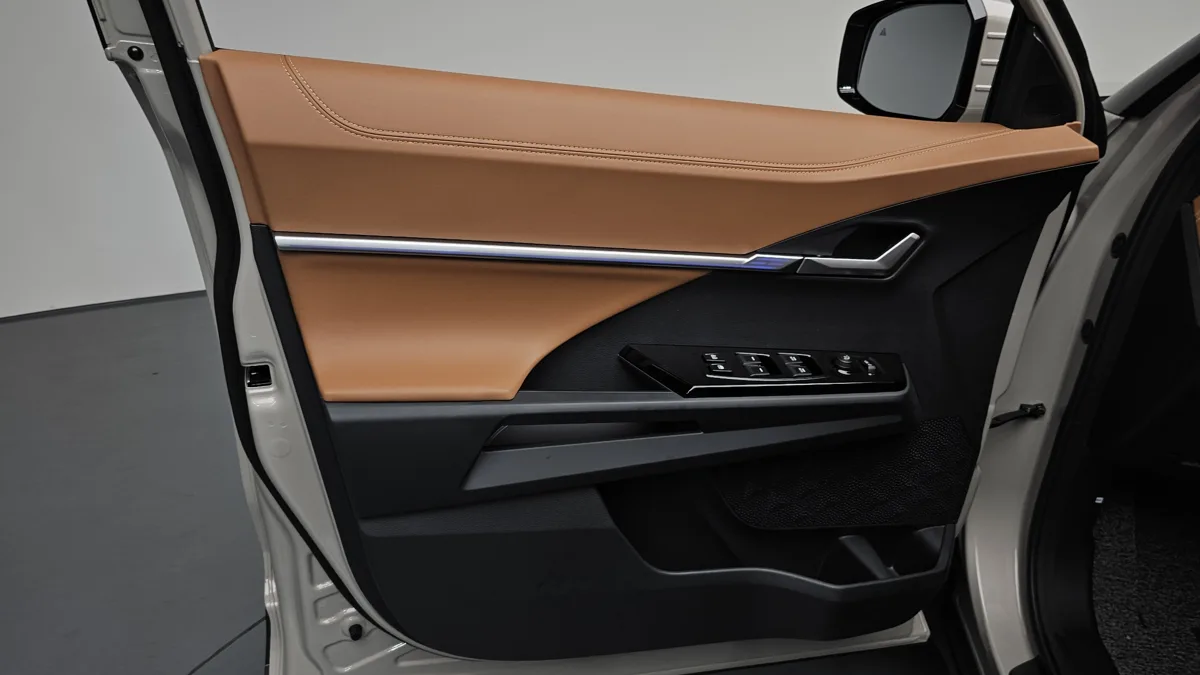 KG Mobility (SsangYong) Torres interior detail