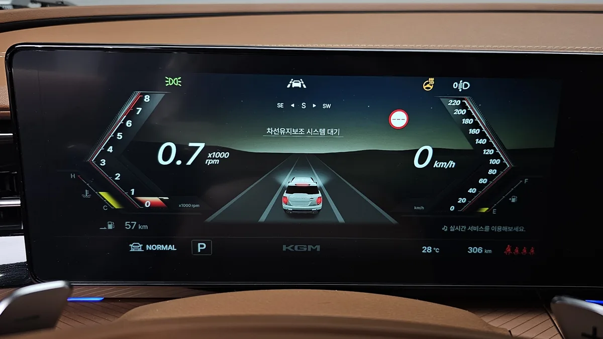 KG Mobility (SsangYong) Torres interior detail