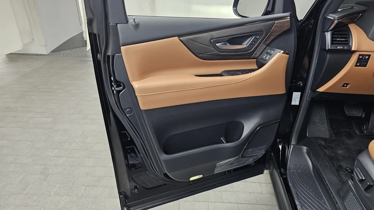 Toyota Alphard interior detail
