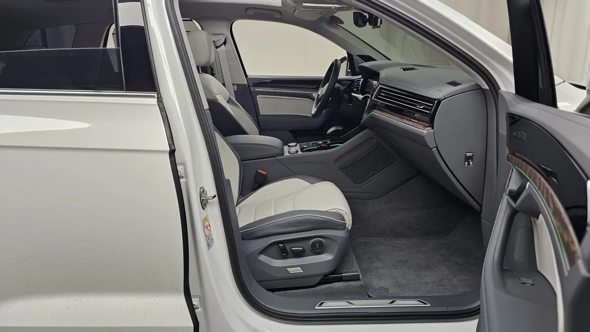 Volkswagen Touareg interior detail