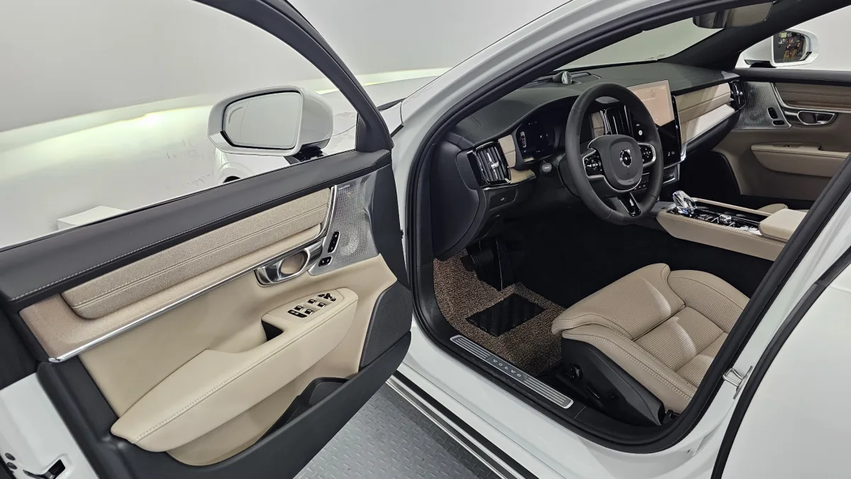 Volvo S90 interior detail
