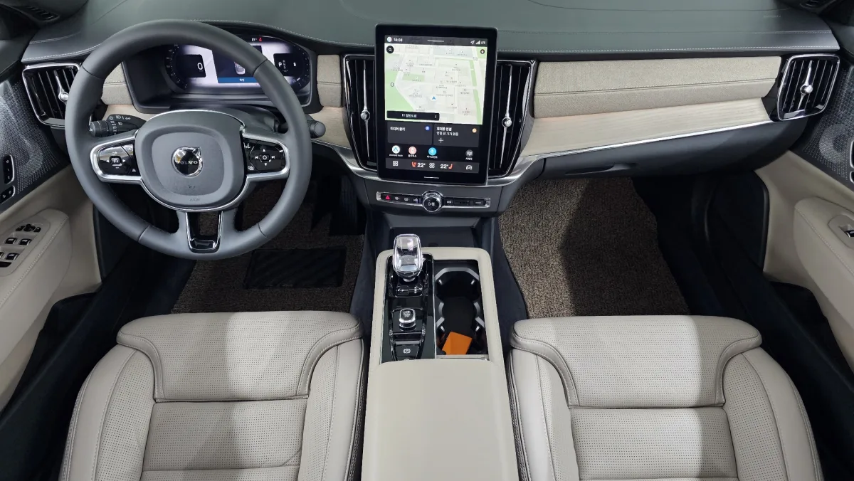 Volvo S90 interior detail