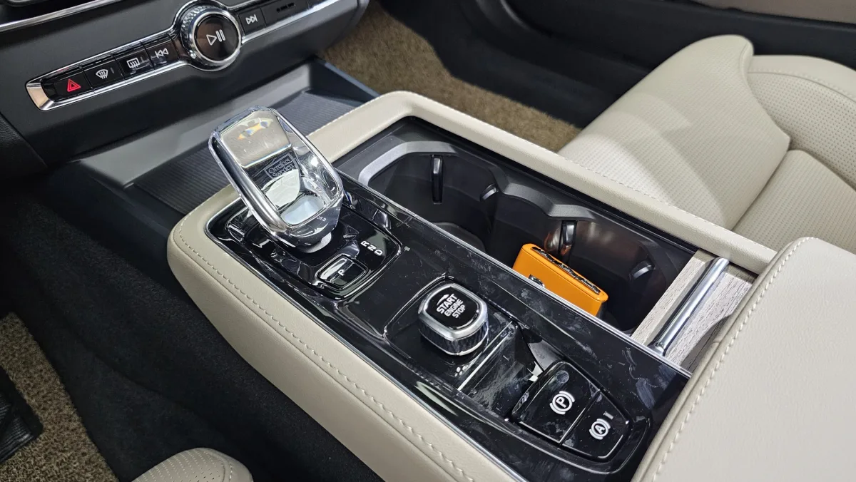 Volvo S90 interior detail