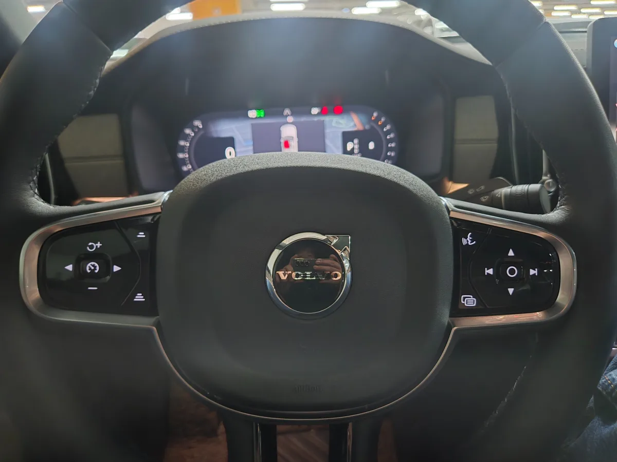 Volvo S90 interior detail