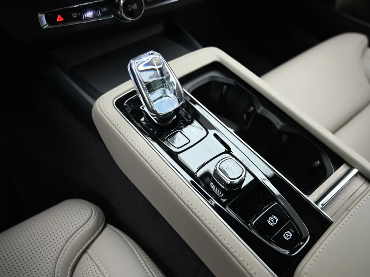 Volvo S90 interior detail