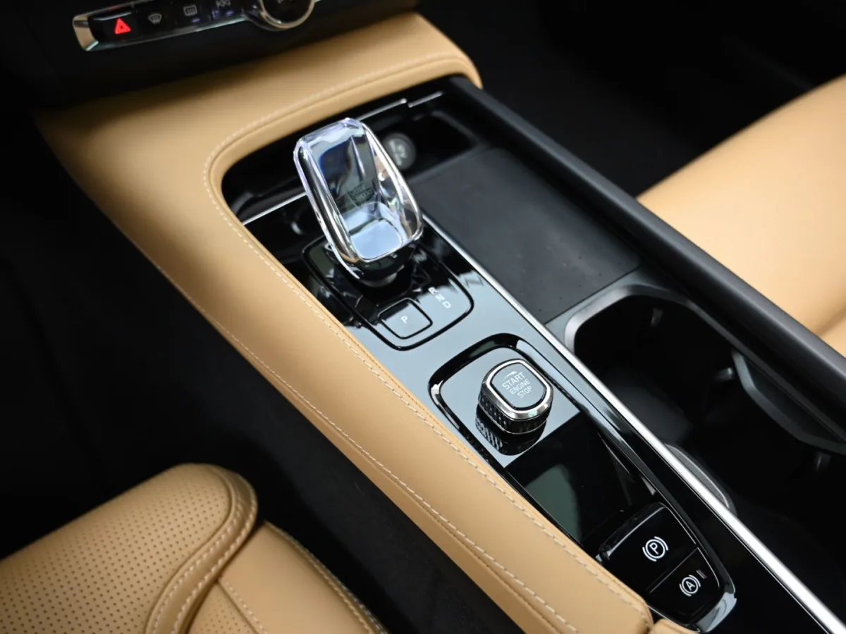Volvo V90 interior detail