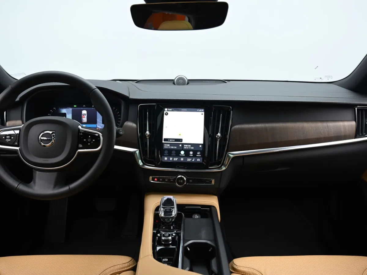 Volvo V90 interior detail