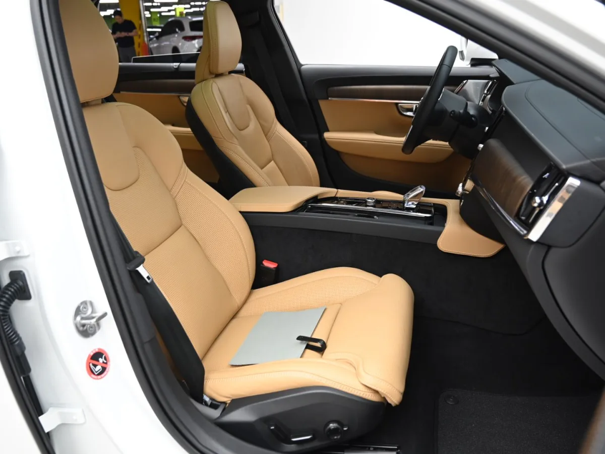 Volvo V90 interior detail