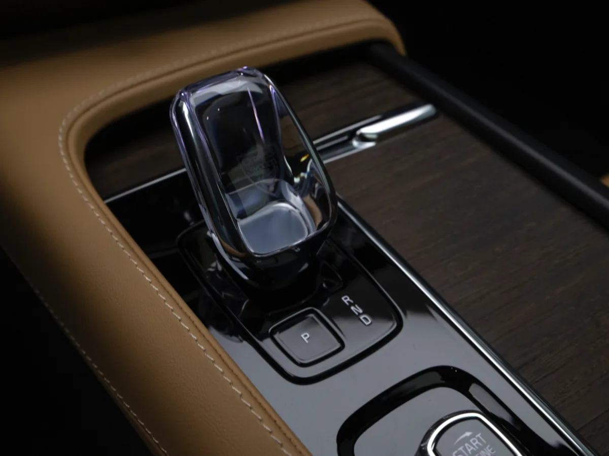 Volvo V90 interior detail