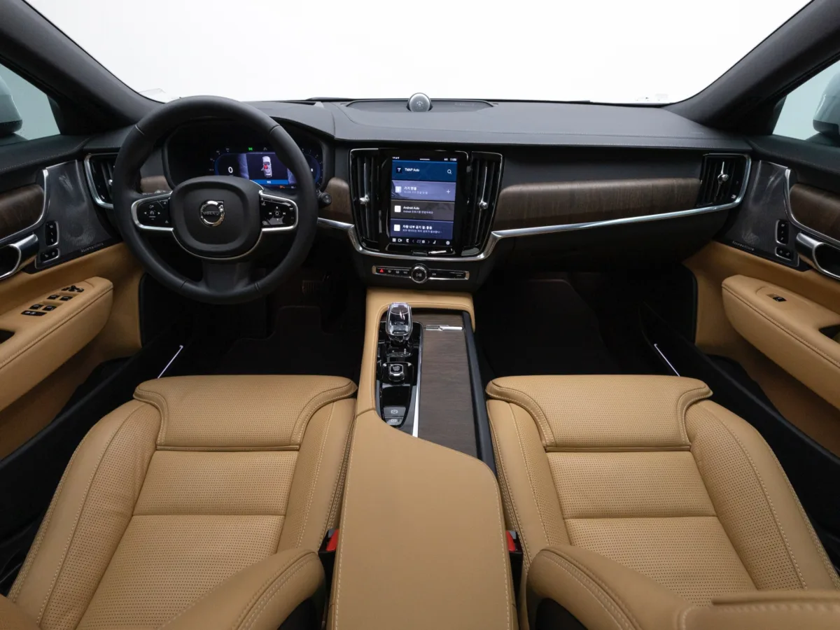 Volvo V90 interior detail