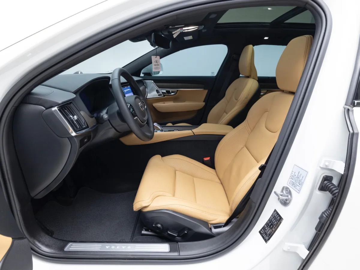 Volvo V90 interior detail